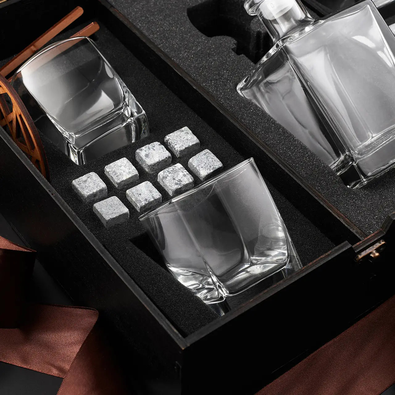 WhiskyStones™ Box with 4 glasses and decanter "Luminarc Sterling"