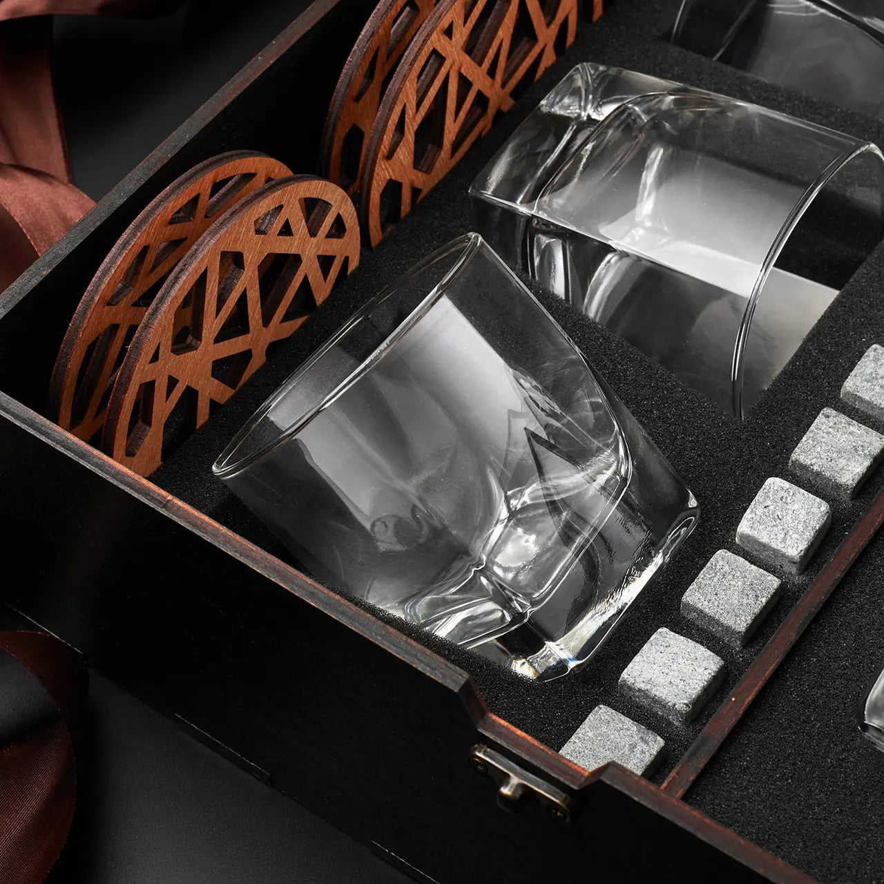 WhiskyStones™ Box with 6 glasses and decanter "Luminarc Sterling"