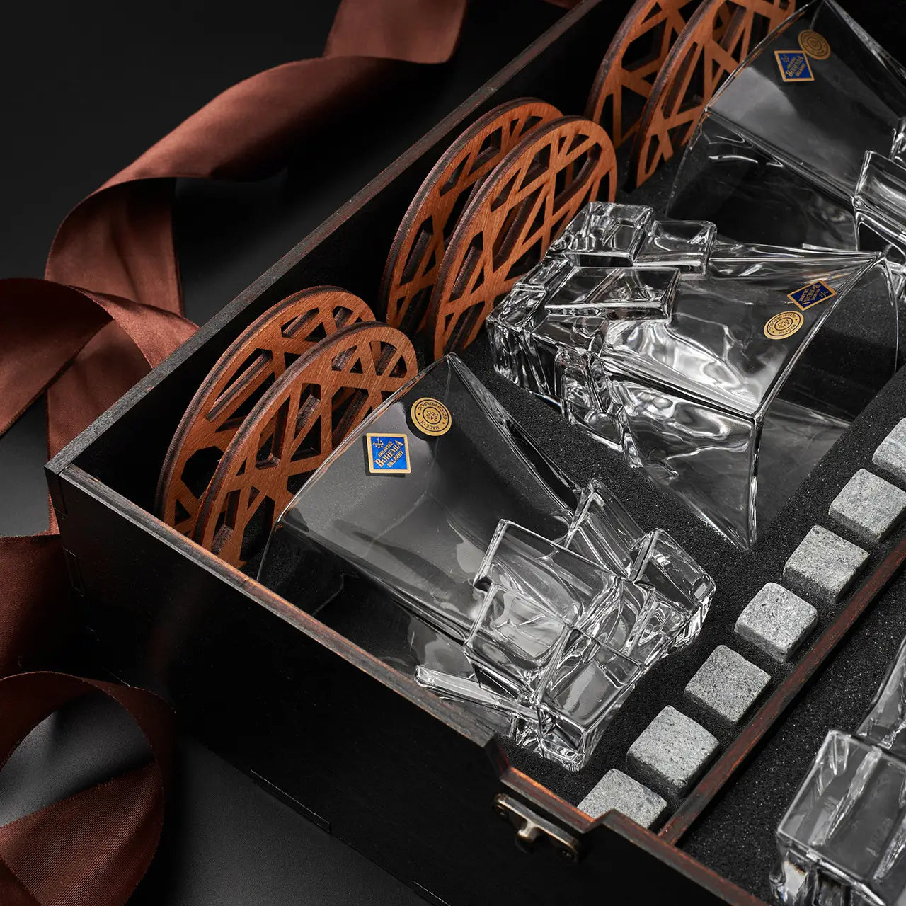 WhiskyStones™ Box with 6 crystal glasses and decanter "Bohemia Crack"