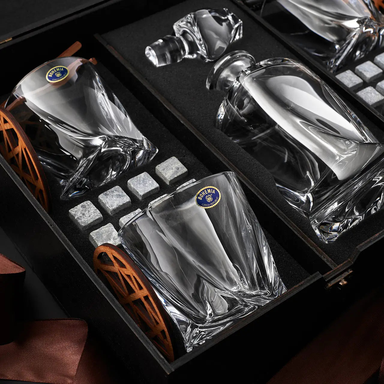 WhiskyStones™ Box with 4 glasses and decanter "Bohemia Quadro"